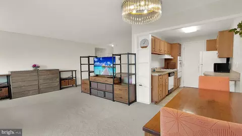 10201 Grosvenor Pl #1412, Rockville, MD 20852