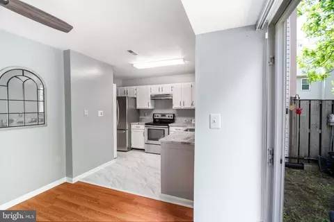 Entry Way - 2922 Strauss Ter, Silver Spring, MD 20904 photo 5 of 8