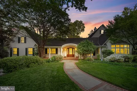 9541 E Bexhill Dr, Kensington, MD 20895