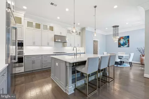 9123 Old Georgetown Rd, Bethesda, MD 20814