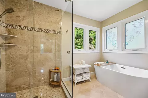 Bath - 14304 Shoreham Dr, Silver Spring, MD 20905 photo 2 of 7