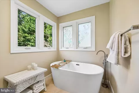 Bath - 14304 Shoreham Dr, Silver Spring, MD 20905 photo 4 of 7