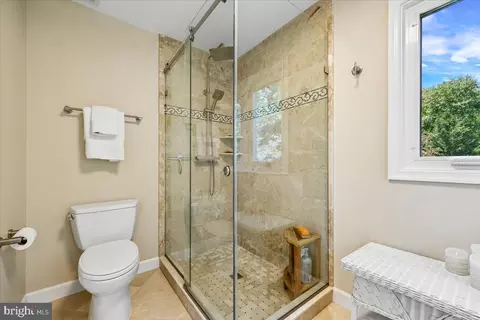 Bath - 14304 Shoreham Dr, Silver Spring, MD 20905 photo 5 of 7