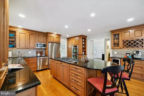 Kitchen - 14304 Shoreham Dr, Silver Spring, MD 20905 photo 3 of 7