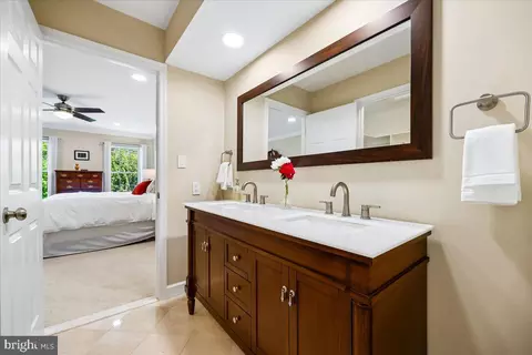 Bath - 14304 Shoreham Dr, Silver Spring, MD 20905 photo 3 of 7