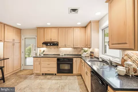 2508 Redmiles Dr, Silver Spring, MD 20905 photo 9