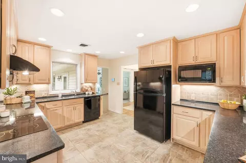 2508 Redmiles Dr, Silver Spring, MD 20905 photo 4