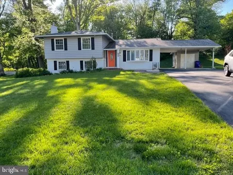 17804 Park Mill Dr, Derwood, MD 20855