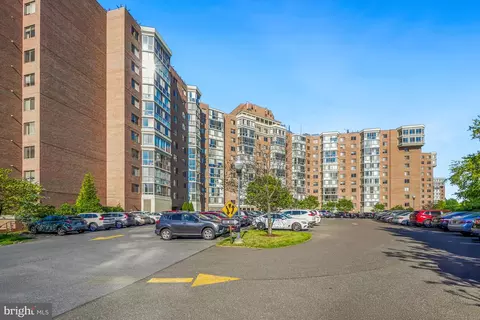 3200 N Leisure World Blvd #711, Silver Spring, MD 20906