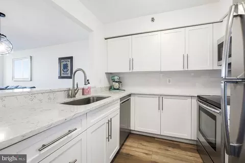 10101 Grosvenor Pl #910, Rockville, MD 20852