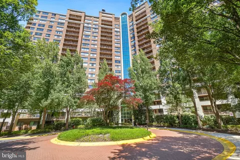 10101 Grosvenor Pl #910, Rockville, MD 20852