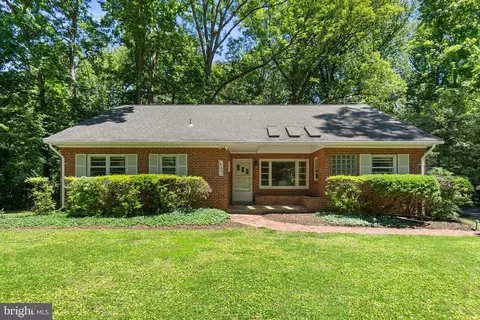 14221 Hi Wood Dr, Rockville, MD 20850