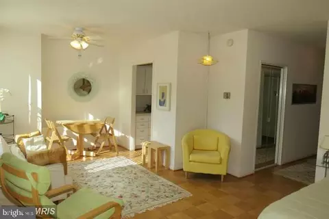 10401 Grosvenor Pl #324, Rockville, MD 20852