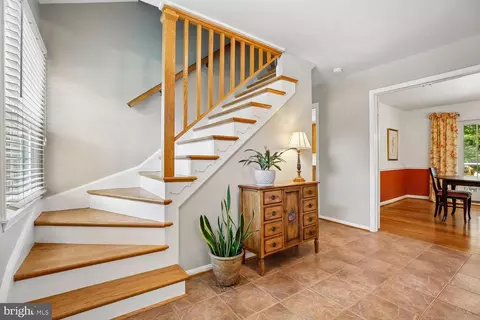 Entry Way - 1525 Arbor View Rd, Silver Spring, MD 20902 photo 2 of 11