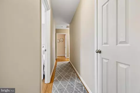 Entry Way - 1525 Arbor View Rd, Silver Spring, MD 20902 photo 9 of 11