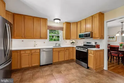 Kitchen - 1525 Arbor View Rd, Silver Spring, MD 20902 photo 3 of 4