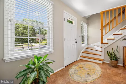 Entry Way - 1525 Arbor View Rd, Silver Spring, MD 20902 photo 1 of 11