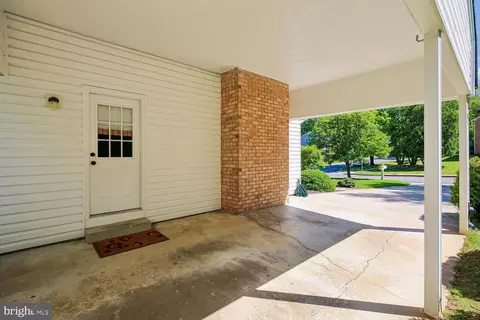 Exterior - 1525 Arbor View Rd, Silver Spring, MD 20902 photo 7 of 14