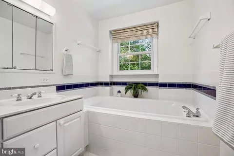 Bath - 1525 Arbor View Rd, Silver Spring, MD 20902 photo 3 of 6