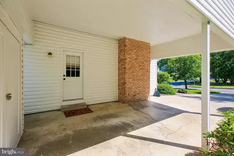 Exterior - 1525 Arbor View Rd, Silver Spring, MD 20902 photo 6 of 14