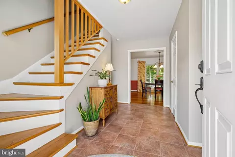 Entry Way - 1525 Arbor View Rd, Silver Spring, MD 20902 photo 7 of 11