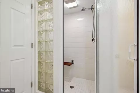 Bath - 1525 Arbor View Rd, Silver Spring, MD 20902 photo 5 of 6