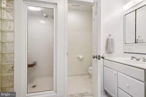 Bath - 1525 Arbor View Rd, Silver Spring, MD 20902 photo 4 of 6
