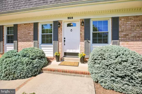 Exterior - 1525 Arbor View Rd, Silver Spring, MD 20902 photo 2 of 14