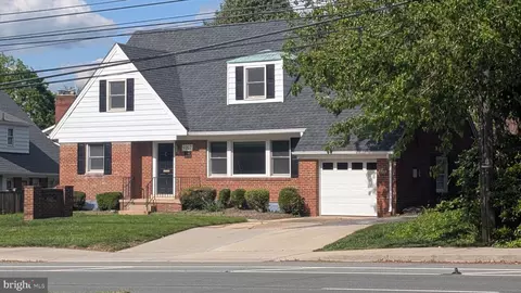 9207 Old Georgetown Rd, Bethesda, MD 20814