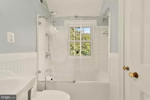 Bath - 2108 Ross Rd, Silver Spring, MD 20910 photo 5 of 7