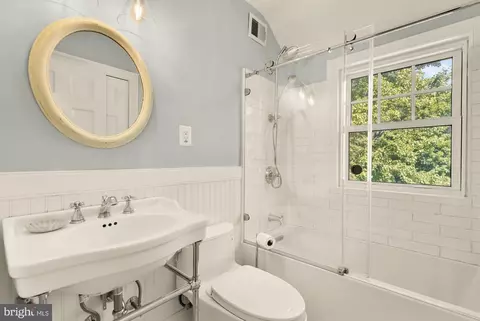 Bath - 2108 Ross Rd, Silver Spring, MD 20910 photo 4 of 7