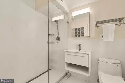Bath - 2108 Ross Rd, Silver Spring, MD 20910 photo 2 of 7