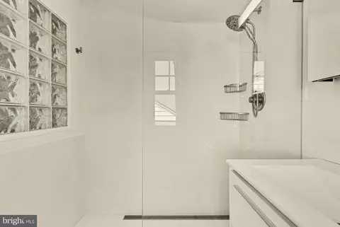 Bath - 2108 Ross Rd, Silver Spring, MD 20910 photo 3 of 7