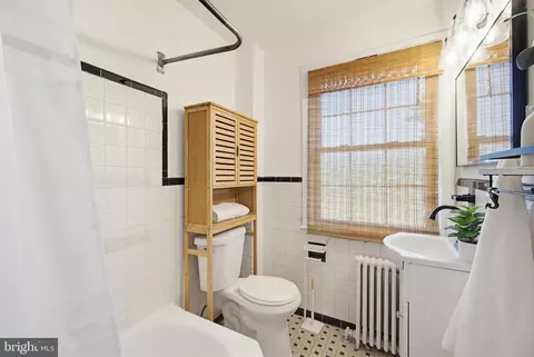 Bath - 2214 Colston Dr #201, Silver Spring, MD 20910 photo 1 of 4