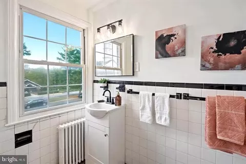 Bath - 2214 Colston Dr #201, Silver Spring, MD 20910 photo 1 of 2