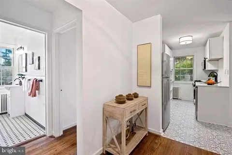 Entry Way - 2214 Colston Dr #201, Silver Spring, MD 20910 photo 3 of 4