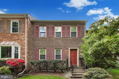 7709 Heatherton Ln, Potomac, MD 20854