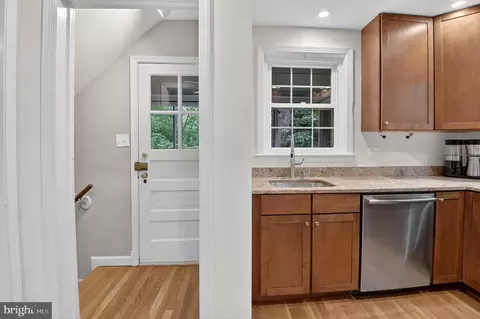 Entry Way - 202 Baden St, Silver Spring, MD 20901 photo 5 of 8