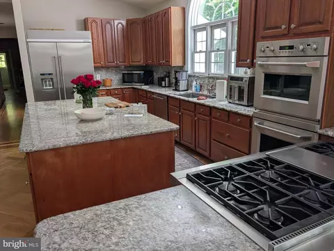 Kitchen - 15923 Mount Everest Ln, Silver Spring, MD 20906 photo 2 of 6