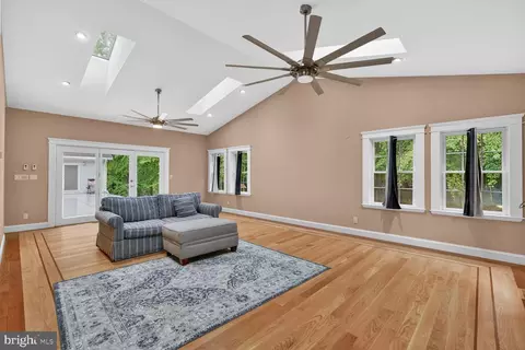 Living - 15923 Mount Everest Ln, Silver Spring, MD 20906 photo 4 of 4
