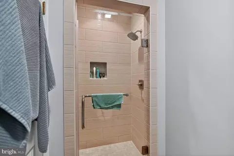 Bath - 15923 Mount Everest Ln, Silver Spring, MD 20906 photo 1 of 3