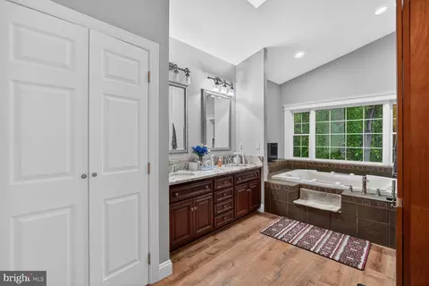 Entry Way - 15923 Mount Everest Ln, Silver Spring, MD 20906 photo 5 of 9