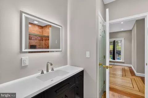 Bath - 15923 Mount Everest Ln, Silver Spring, MD 20906 photo 2 of 3