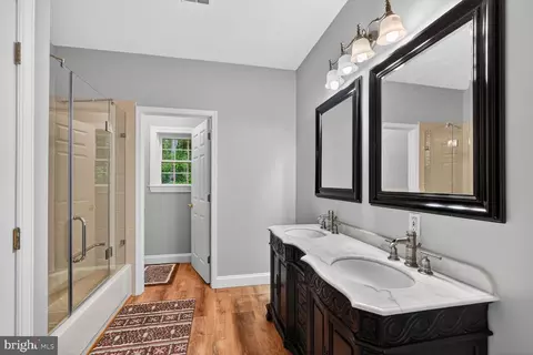 Entry Way - 15923 Mount Everest Ln, Silver Spring, MD 20906 photo 4 of 9