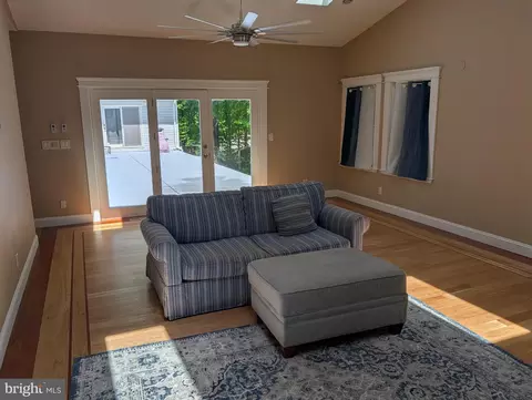 Living - 15923 Mount Everest Ln, Silver Spring, MD 20906 photo 2 of 4