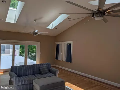 Living - 15923 Mount Everest Ln, Silver Spring, MD 20906 photo 3 of 4