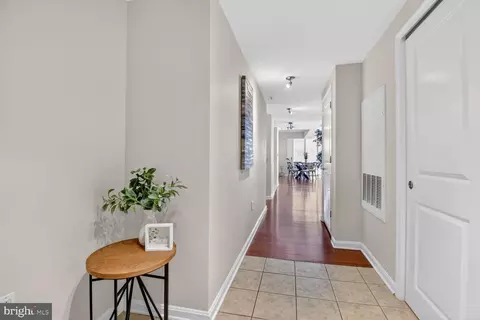 Entry Way - 930 Wayne Ave #405, Silver Spring, MD 20910 photo 2 of 4