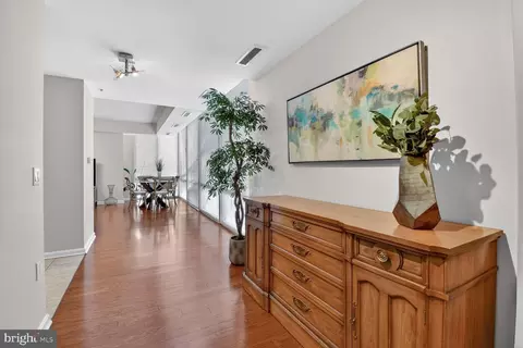 Entry Way - 930 Wayne Ave #405, Silver Spring, MD 20910 photo 3 of 4