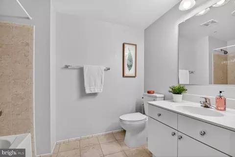 Bath - 930 Wayne Ave #405, Silver Spring, MD 20910 photo 2 of 2