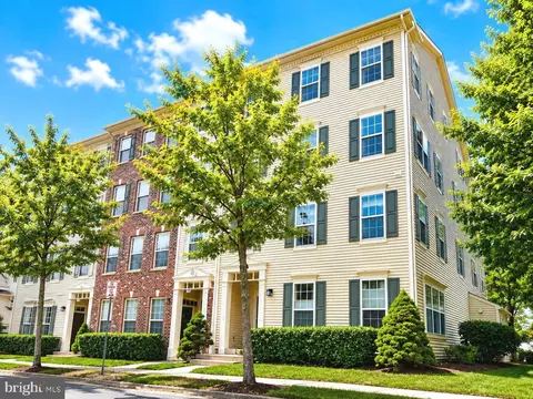 15 Swanton Ln #200, Gaithersburg, MD 20878